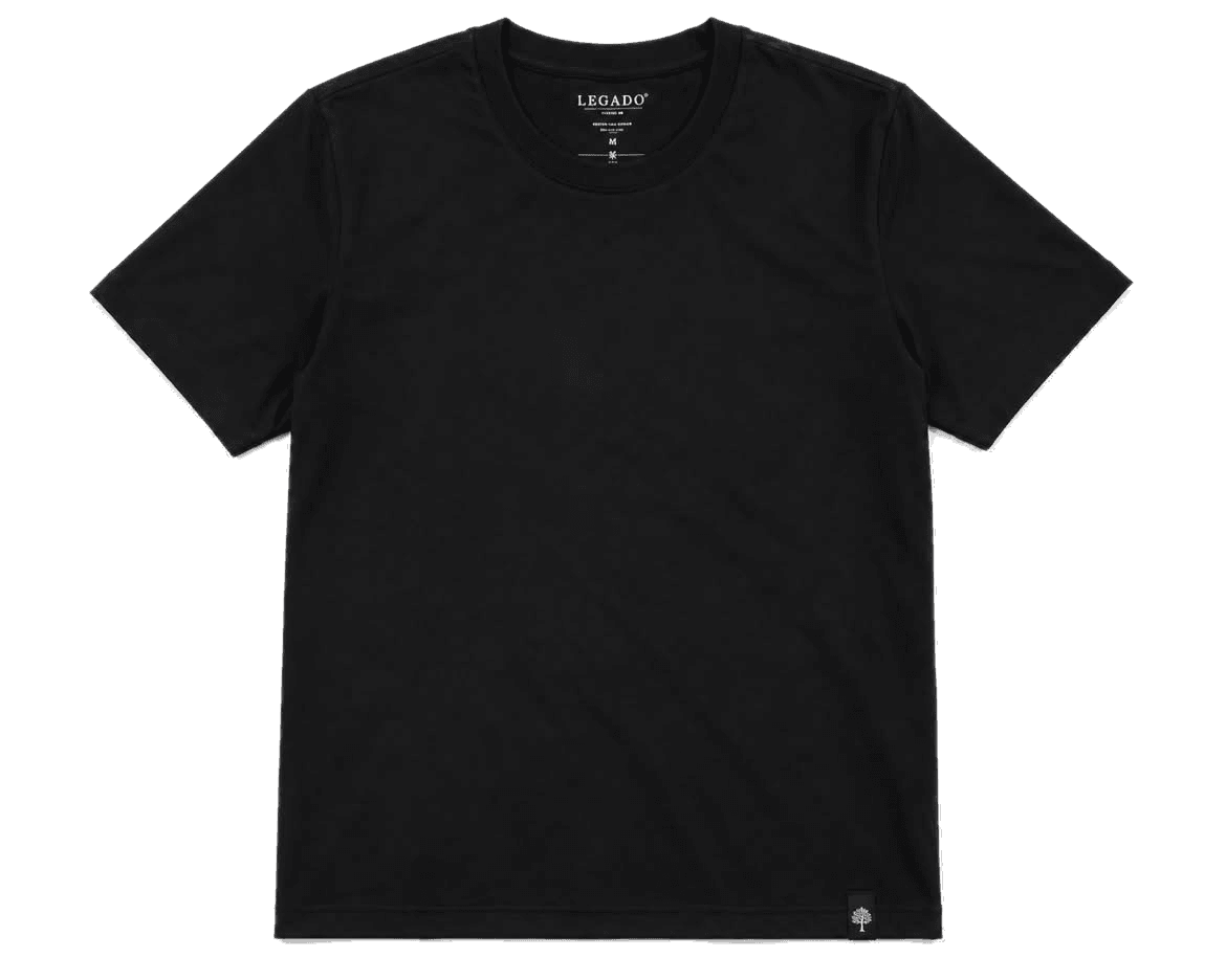 Camiseta Essential na cor preta, vista de frente